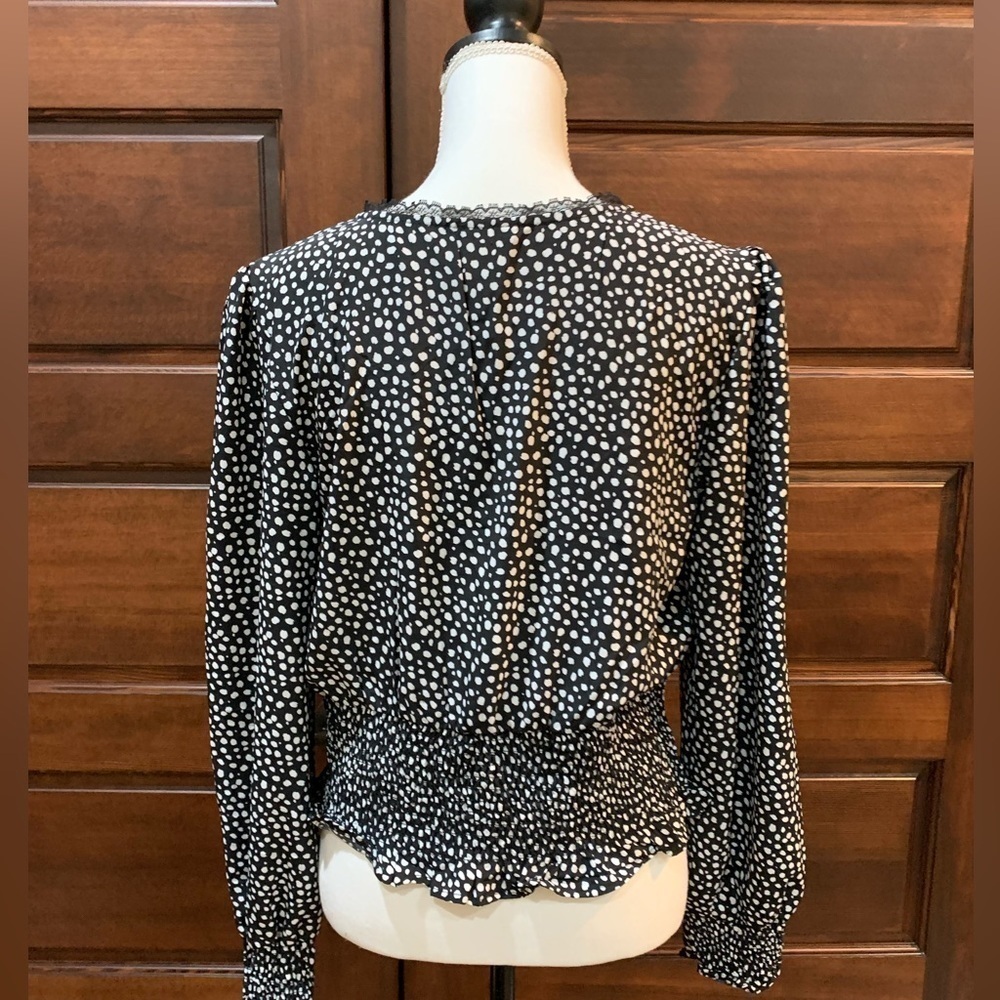 🌺NWT- Juniors black and white top - Picture 2 of 8